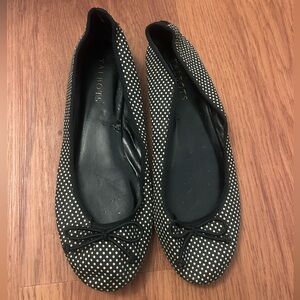 Pre-loved Talbots black and white polka dot ballet flats with bow - Size 7.5M